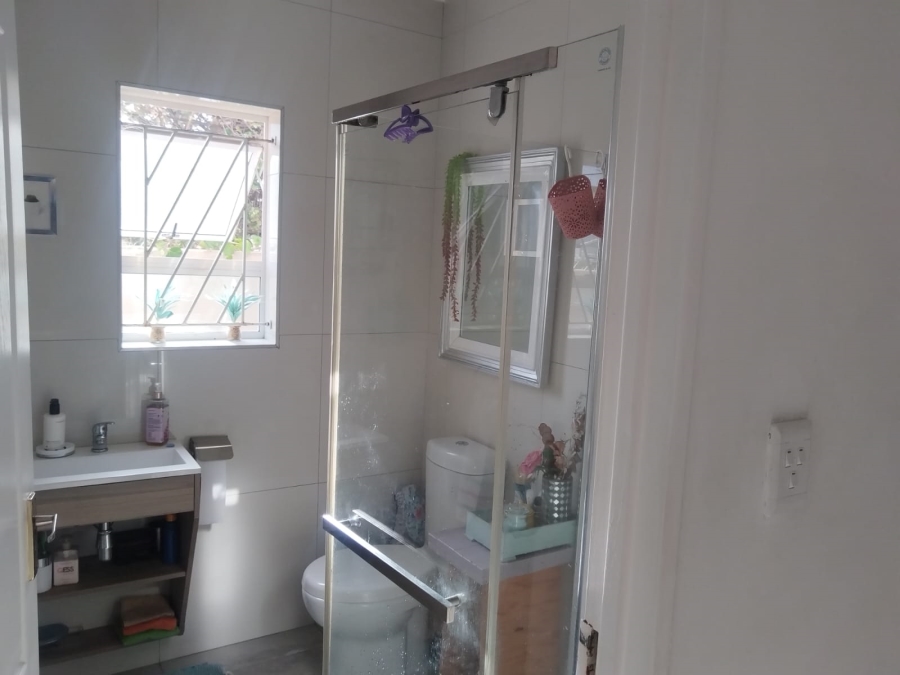 To Let 2 Bedroom Property for Rent in Muizenberg Western Cape